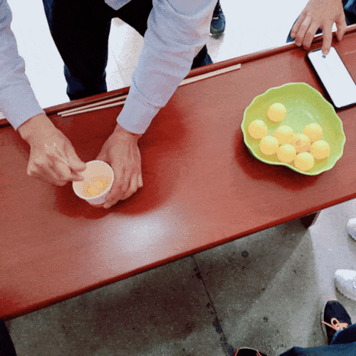 筷子夹乒乓球游戏规则说明 筷子夹乒乓球游戏规则说明