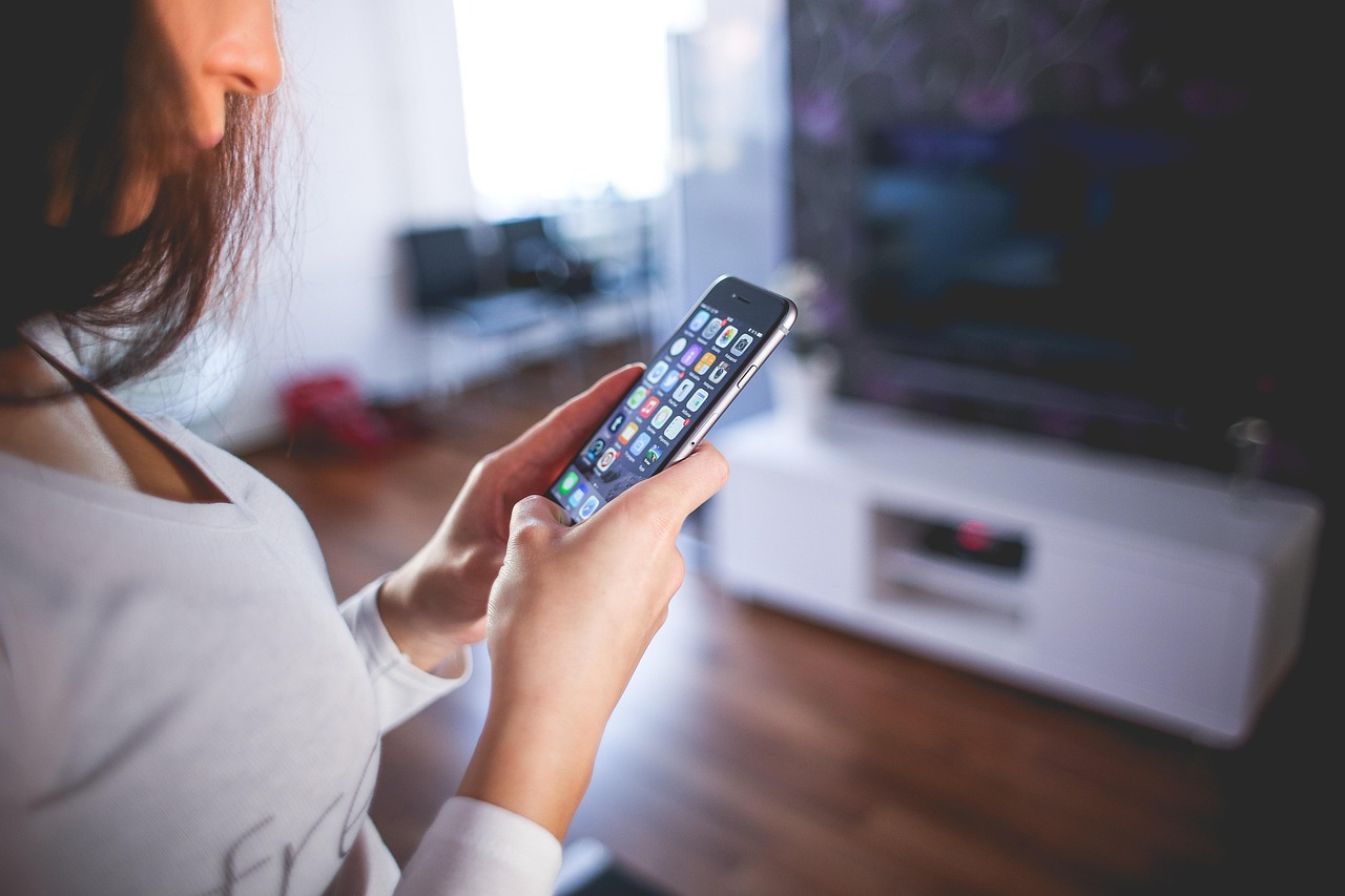 探索iPhone的DNA，如何通过序列号查询解锁你的手机信息